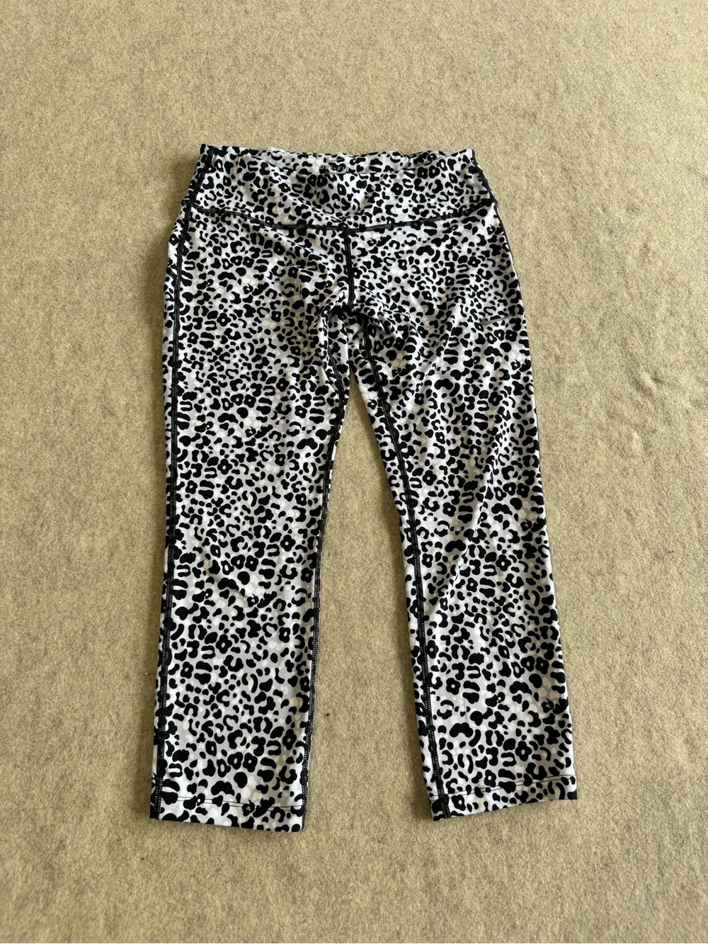 Nike Dri-FIT Leopard Print Capri Leggings Black White Crop Pants M